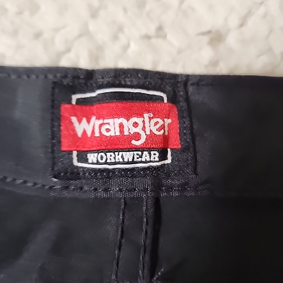 WRANGLER Workwear Work Pants Relaxed Fit Black Men's 44x32 - Picture 3 of 11
